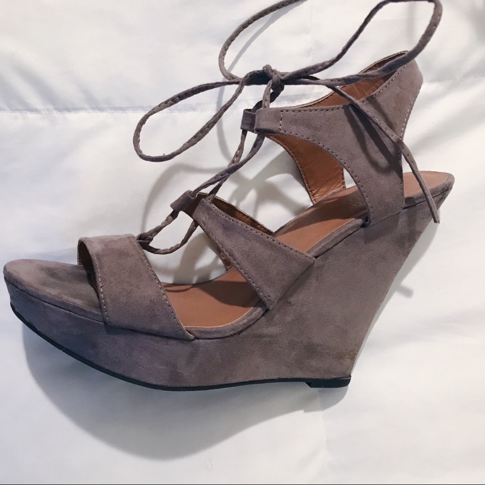 Charlotte Ruuse Swede Wedges